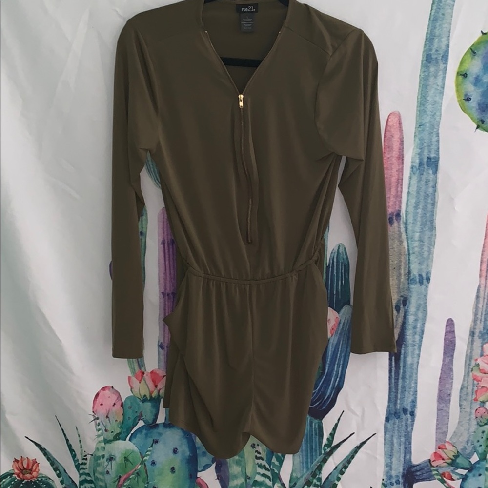 zip up romper